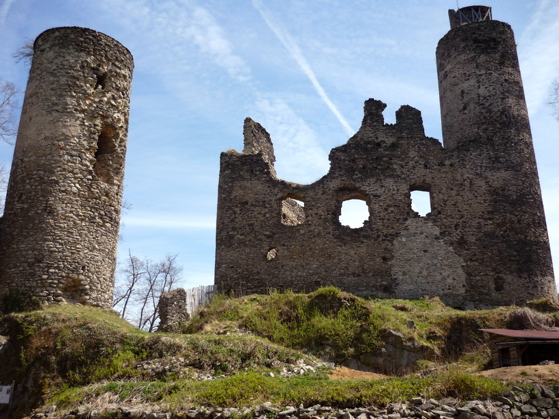 Zřícenina hradu Kostomlaty